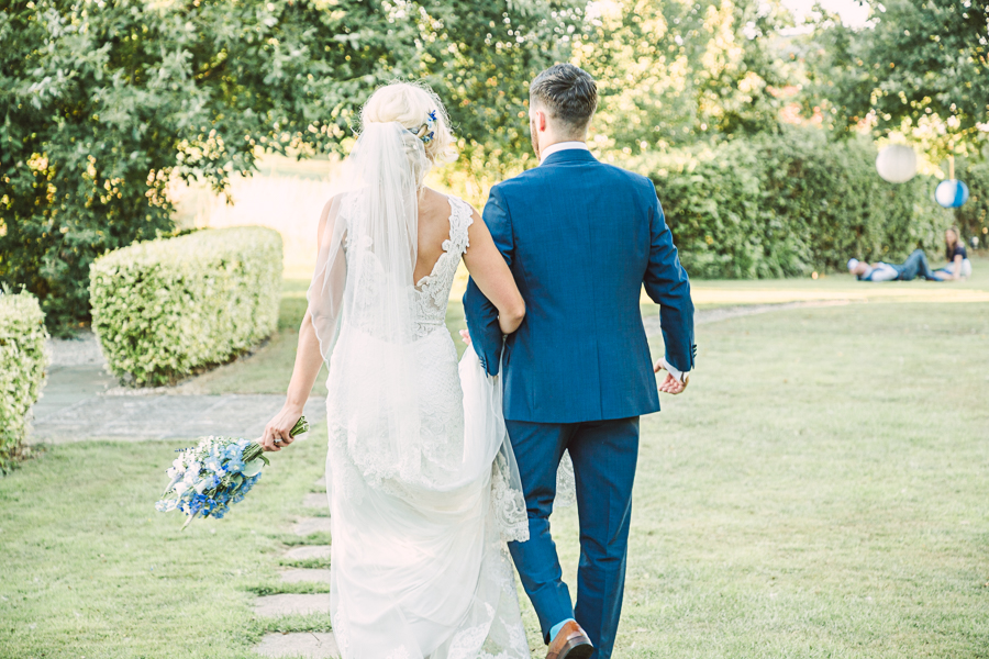 wethele-manor-wedding-warwick-bride-and-groom-blue-themed-wedding-with-violet-bouquet