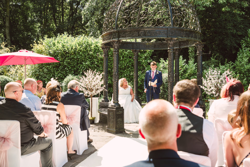 Statham Lodge, outdoor Wedding, Warrington wedding photographer